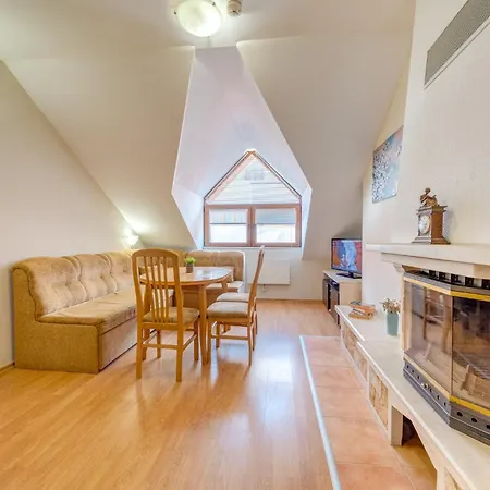 Two-bedroom Warm Mountain Hideout Παμπόροβο