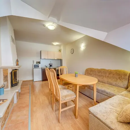Two-bedroom Warm Mountain Hideout Διαμέρισμα *